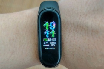 小米手环4怎么调英文