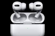 apple airpods pro充电会亮灯吗