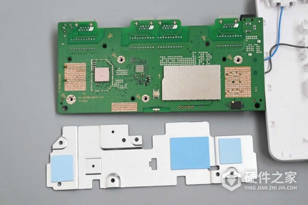 荣耀路由4拆解方法